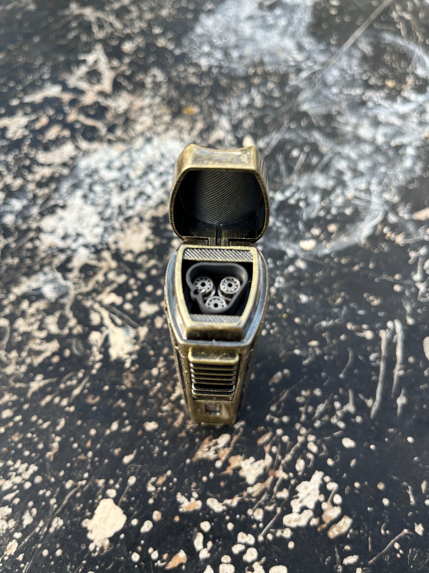 Cigar, FRCC Gold Lighter