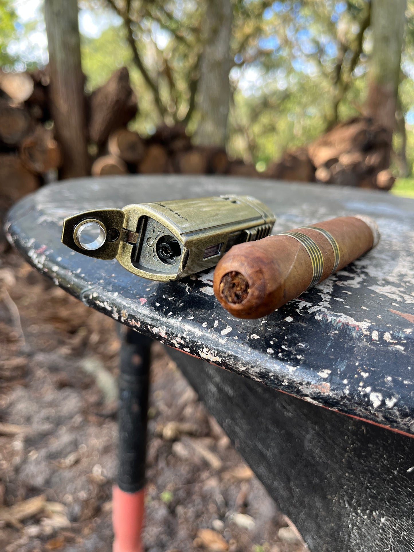 Cigar, FRCC Gold Lighter